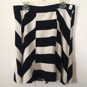 Skirt with cream and black pattern Size Large